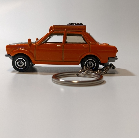 Datsun 510 Rally Car Keychain Hot Wheels - Picture 2 of 5